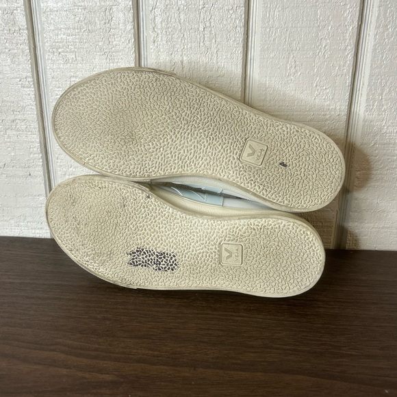 Veja Campo Sneakers, size 6. - Picture 5 of 6